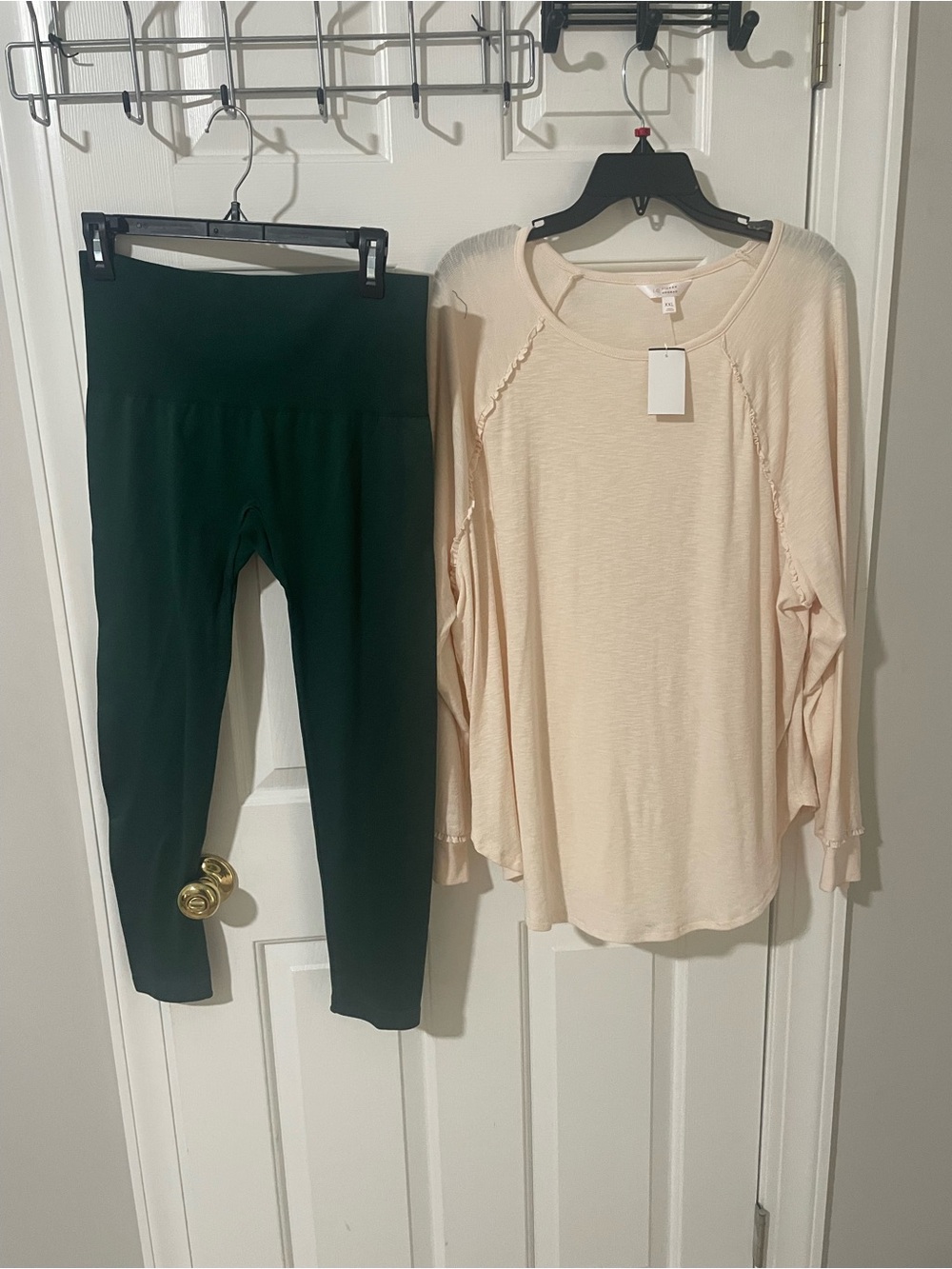 Cream Long-Sleeve Top & Dark Green Leggings Set xxl/1x
